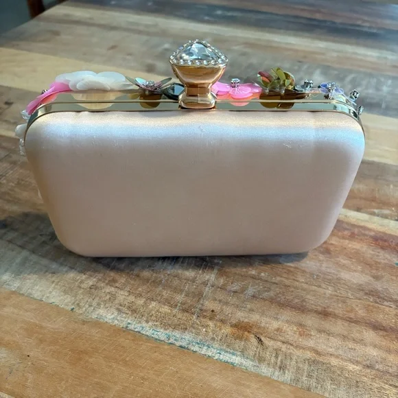 Gala Floral Embellished Chain Bag - Picture 9 of 11